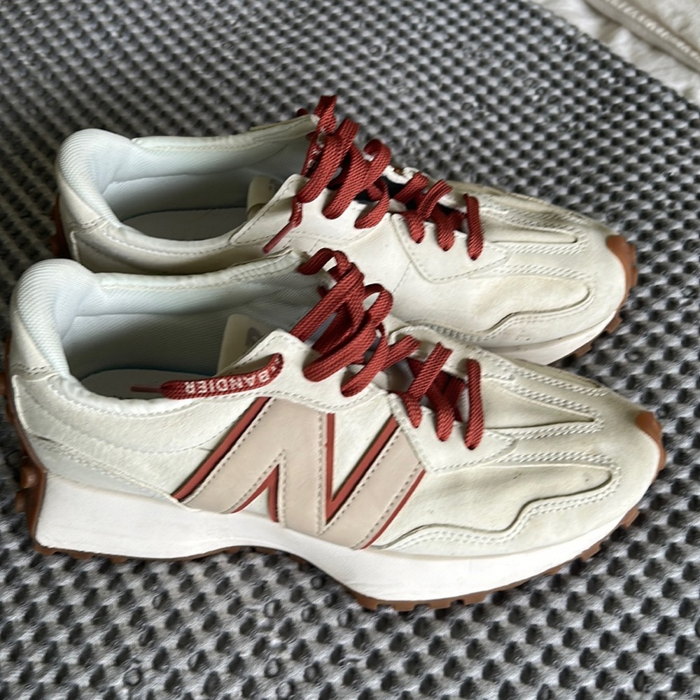 Bandier New Balance 327